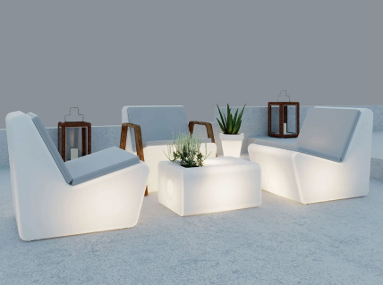 Leuchtende Stühle und Tisch